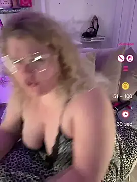 Snapshot of CurvyAnonymousGirl89 chatting on June 22, 6:05 pm CurvyAnonymousGirl89 online show from June 22, 6:05 pm