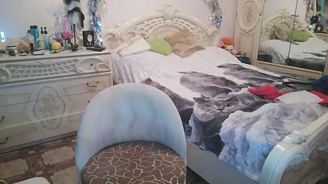 Debra Phoenix online show from April 11, 7:07 pm