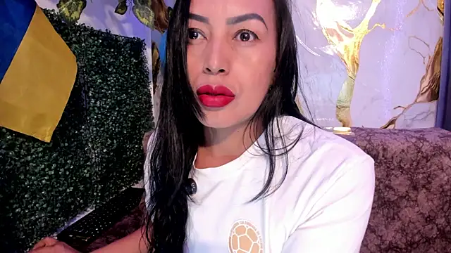 Snapshot of MeleekXXX_ chatting on July 3, 8:15 pm MeleekXXX online show from July 3, 8:15 pm