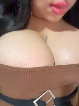Snapshot of Chloe-antonella chatting on April 19, 9:17 pm Chloe-antonella online show from April 19, 9:17 pm