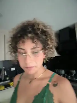 Snapshot of varenkaivanova_22 chatting on May 31, 10:11 pm varenkaivanova 22 online show from May 31, 10:11 pm