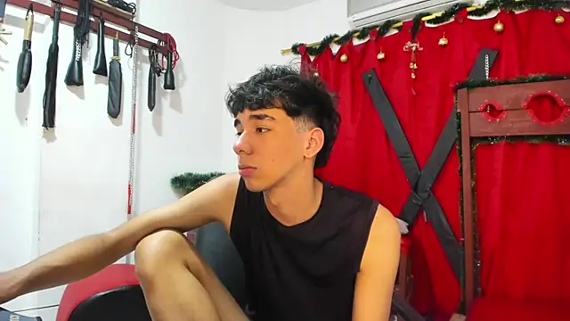 Snapshot of Harry_LatinBoy chatting on December 19, 1:39 am Harry LatinBoy online show from December 19, 1:39 am