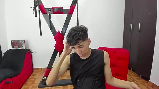 Snapshot of Harry_LatinBoy chatting on January 7, 7:38 pm Harry LatinBoy online show from January 7, 7:38 pm