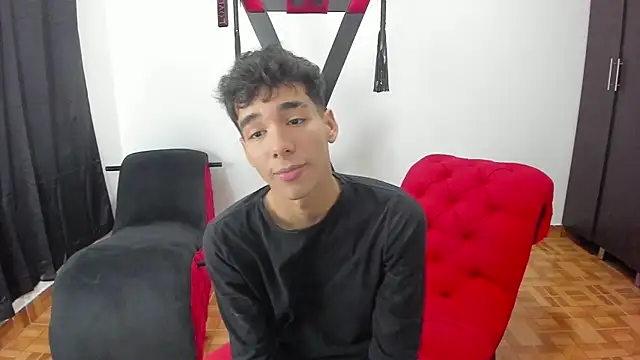 Snapshot of Harry_LatinBoy chatting on January 13, 8:15 pm Harry LatinBoy online show from January 13, 8:15 pm