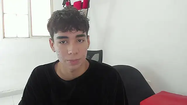 Snapshot of Harry_LatinBoy chatting on March 3, 7:28 pm Harry LatinBoy online show from March 3, 7:28 pm