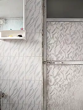 Snapshot of surabhi09 chatting on October 23, 3:06 am surabhi09 online show from October 23, 3:06 am