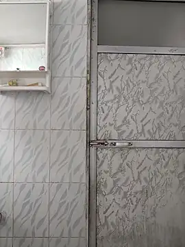 Snapshot of surabhi09 chatting on January 7, 6:27 am surabhi09 online show from January 7, 6:27 am