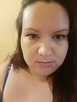 Snapshot of Szilvi93 chatting on July 21, 2:30 pm Szilvi93 online show from July 21, 2:30 pm
