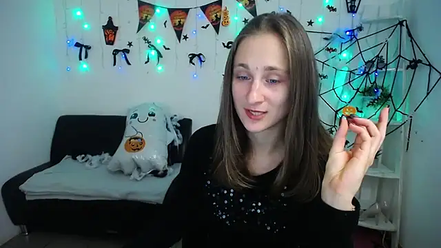 MichelLeee online show from October 23, 11:20 am