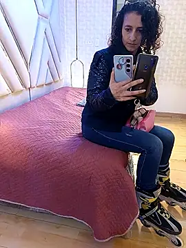 AriannaRussell  online show from March 24, 12:32 pm