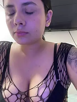 Snapshot of Leyna_Kenet chatting on April 20, 9:27 pm Leyna Kenet online show from April 20, 9:27 pm