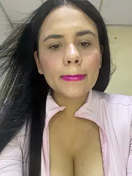 Snapshot of Leyna_Kenet chatting on May 17, 1:36 am Leyna Kenet online show from May 17, 1:36 am