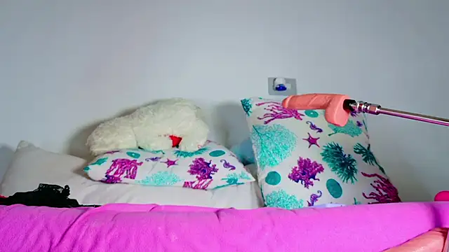 NeredaXxx online show from February 16, 9:05 am