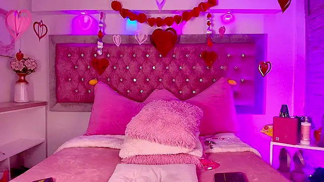 Aniie Doll online show from February 17, 8:22 am