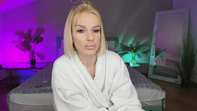 Snapshot of Lana_kitty__ chatting on July 23, 4:32 am Lana kitty online show from July 23, 4:32 am