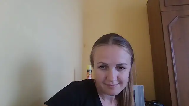 Snapshot of Milaniya261 chatting on June 24, 10:47 am Milaniya261 online show from June 24, 10:47 am