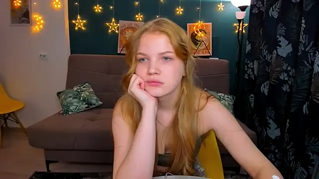 Xloe Queen online show from December 21, 12:06 pm