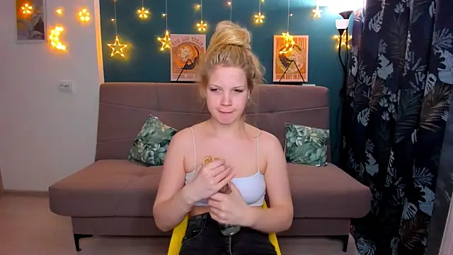 Xloe Queen online show from February 2, 2:34 pm