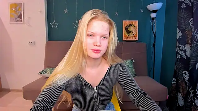 Xloe Queen online show from February 10, 9:25 am