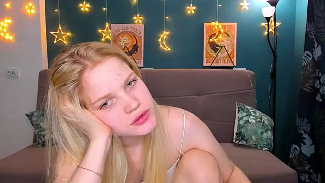 Xloe Queen online show from March 19, 4:13 pm