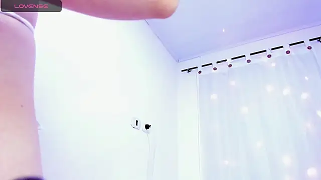 Snapshot of Aria_uwu chatting on February 4, 6:04 am Aria uwu online show from February 4, 6:04 am