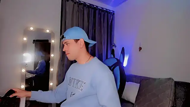 Snapshot of joe_jhon chatting on March 8, 3:02 pm joe jhon online show from March 8, 3:02 pm