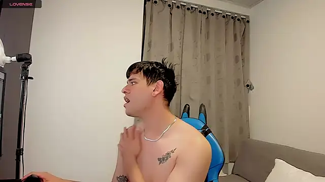 Snapshot of joe_jhon chatting on March 12, 2:23 pm joe jhon online show from March 12, 2:23 pm