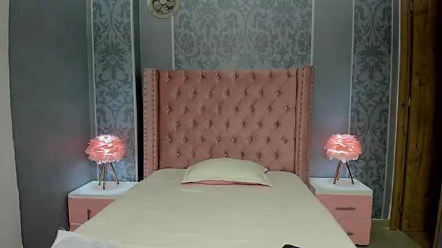 Snapshot of pola_adams_ chatting on February 5, 11:34 am pola adams online show from February 5, 11:34 am
