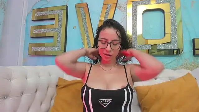 Snapshot of pola_adams_ chatting on March 21, 11:22 am pola adams online show from March 21, 11:22 am