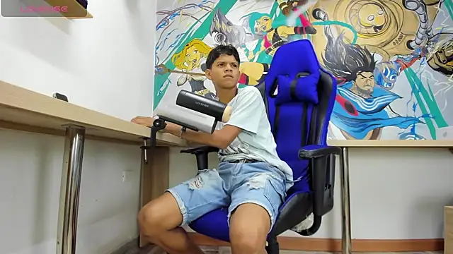 Snapshot of Jeffry_wolvess chatting on January 5, 12:10 pm Jeffry wolvess online show from January 5, 12:10 pm