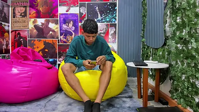 Snapshot of Jeffry_wolvess chatting on January 15, 12:36 pm Jeffry wolvess online show from January 15, 12:36 pm