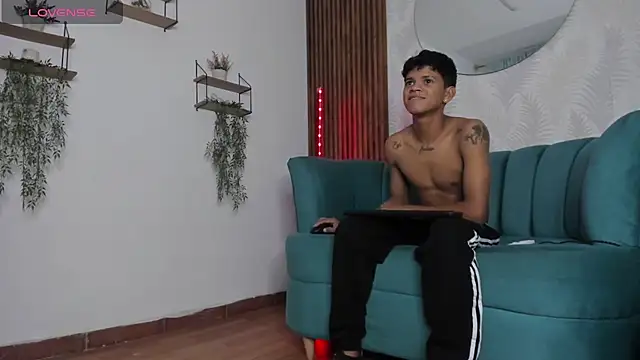 Snapshot of Jeffry_wolvess chatting on January 28, 12:00 pm Jeffry wolvess online show from January 28, 12:00 pm