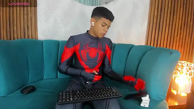 Snapshot of Jeffry_wolvess chatting on March 1, 6:21 pm Jeffry wolvess online show from March 1, 6:21 pm