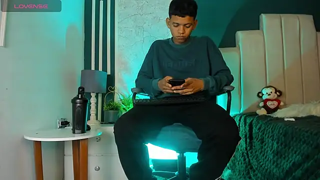 Snapshot of Jeffry_wolvess chatting on March 4, 12:12 pm Jeffry wolvess online show from March 4, 12:12 pm