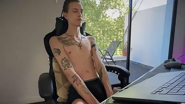 Den BlueXx online show from February 25, 9:02 pm