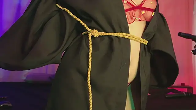 Snapshot of Little_maeve chatting on February 23, 10:09 pm Little maeve online show from February 23, 10:09 pm