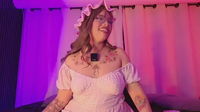 Snapshot of Little_maeve chatting on February 27, 11:48 pm Little maeve online show from February 27, 11:48 pm