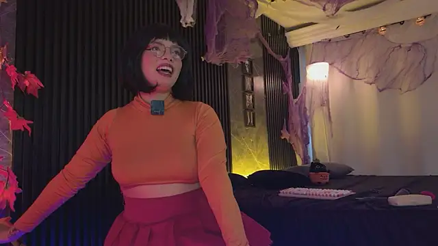 Snapshot of Little_maeve chatting on October 5, 10:18 pm Little maeve online show from October 5, 10:18 pm