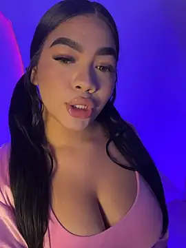 Snapshot of AllissonJames chatting on April 16, 1:45 pm AllissonJames online show from April 16, 1:45 pm