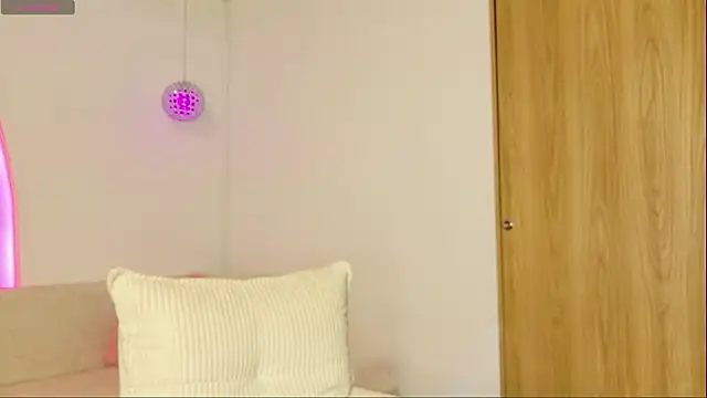 Snapshot of AllissonJames chatting on July 6, 1:08 pm AllissonJames online show from July 6, 1:08 pm