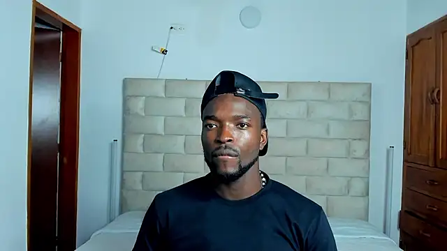 Snapshot of Dylan_Taylor chatting on January 18, 7:28 pm Dylan Taylor online show from January 18, 7:28 pm