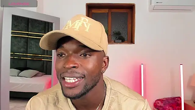 Snapshot of Dylan_Taylor chatting on February 7, 3:10 am Dylan Taylor online show from February 7, 3:10 am