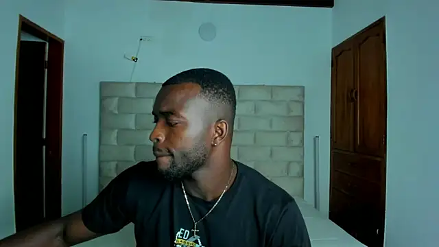 Snapshot of Dylan_Taylor chatting on February 10, 2:48 am Dylan Taylor online show from February 10, 2:48 am