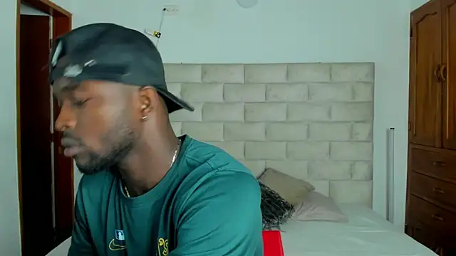 Snapshot of Dylan_Taylor chatting on February 11, 3:22 am Dylan Taylor online show from February 11, 3:22 am