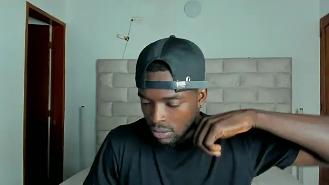 Snapshot of Dylan_Taylor chatting on February 14, 3:58 am Dylan Taylor online show from February 14, 3:58 am