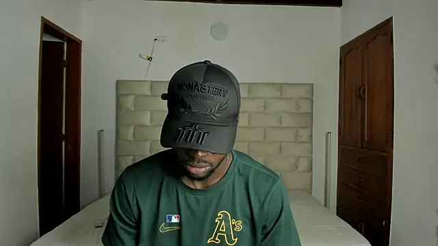 Snapshot of Dylan_Taylor chatting on February 15, 3:36 am Dylan Taylor online show from February 15, 3:36 am