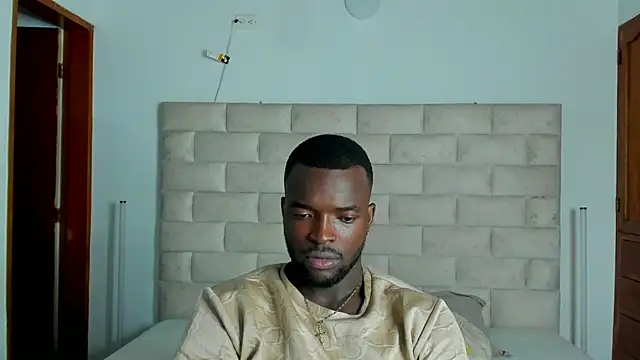 Snapshot of Dylan_Taylor chatting on February 16, 3:46 am Dylan Taylor online show from February 16, 3:46 am