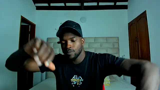 Snapshot of Dylan_Taylor chatting on February 18, 2:40 am Dylan Taylor online show from February 18, 2:40 am