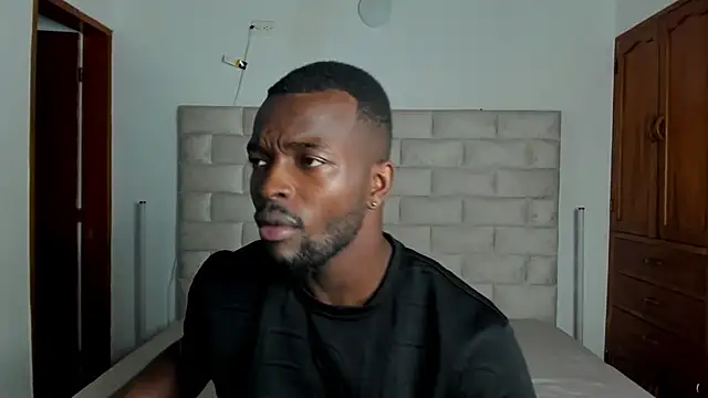 Snapshot of Dylan_Taylor chatting on February 25, 3:49 am Dylan Taylor online show from February 25, 3:49 am