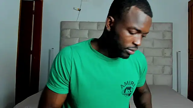 Snapshot of Dylan_Taylor chatting on February 26, 3:49 am Dylan Taylor online show from February 26, 3:49 am